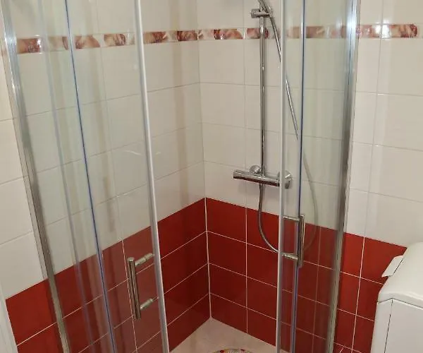 House Erin Tara Sigrid, Hvar Nyaraló