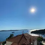 House Erin Tara Sigrid, Hvar フヴァル