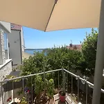 House Erin Tara Sigrid, Hvar フヴァル