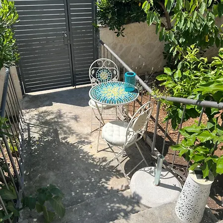 House Erin Tara Sigrid, Hvar חוואר