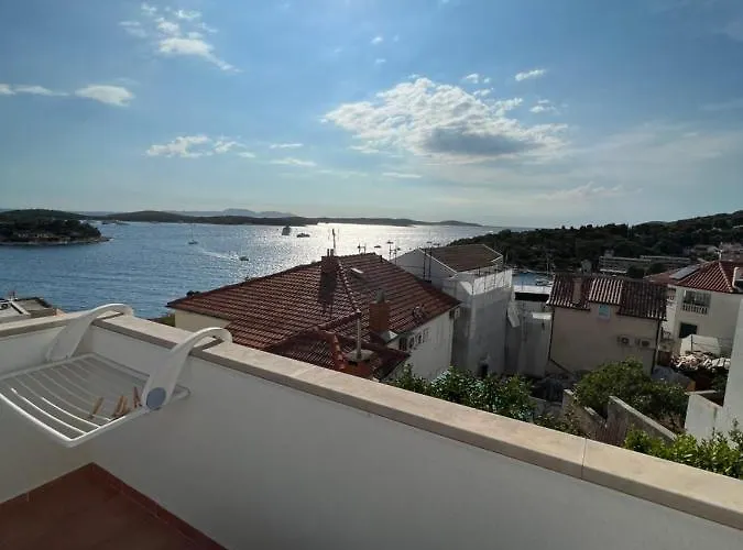 House Erin Tara Sigrid, Hvar